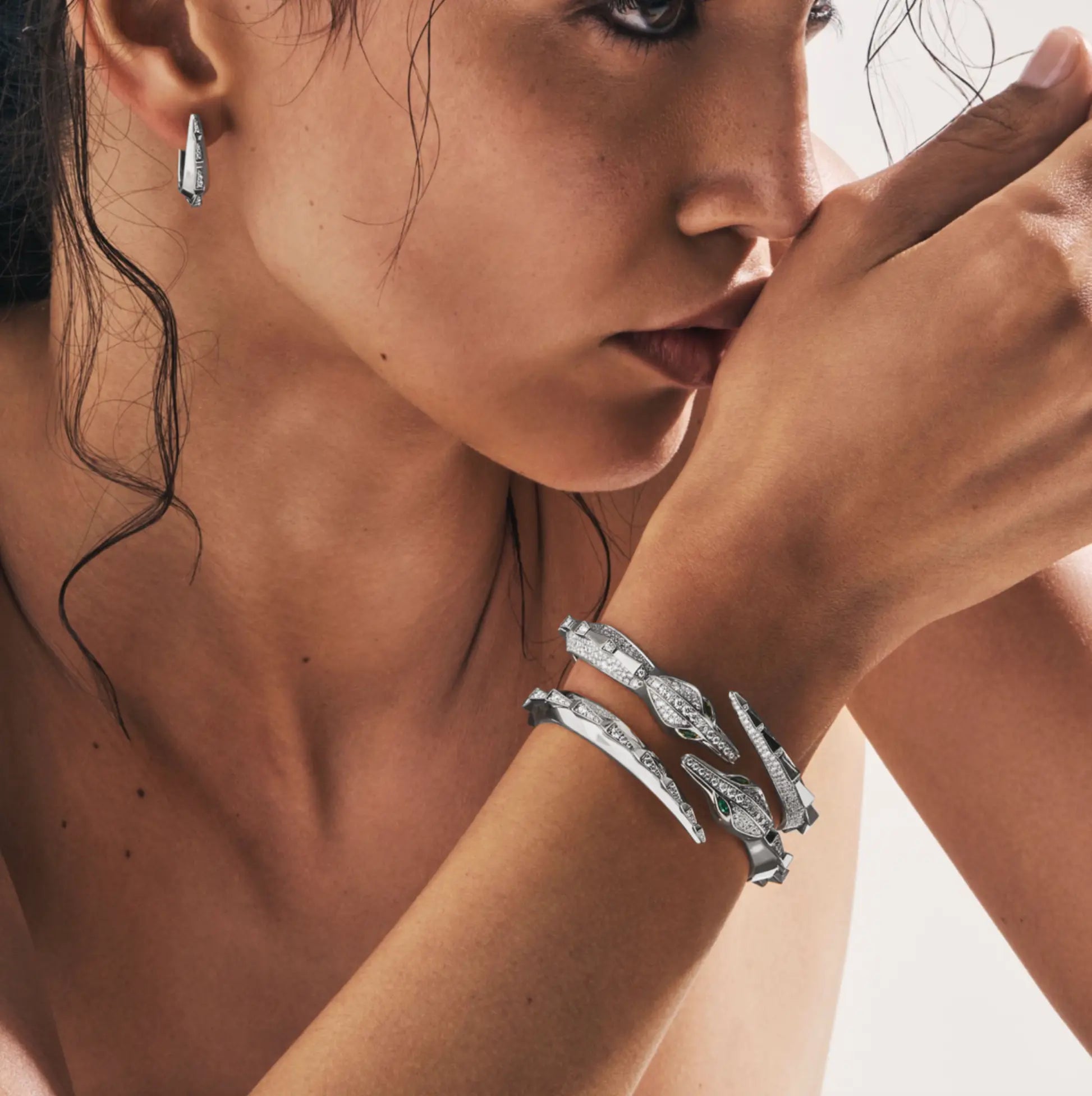 SPIKE SIGNATURE CROCO FULL PAVE DIAMOND BRACELET, WHITE GOLD ORLOV