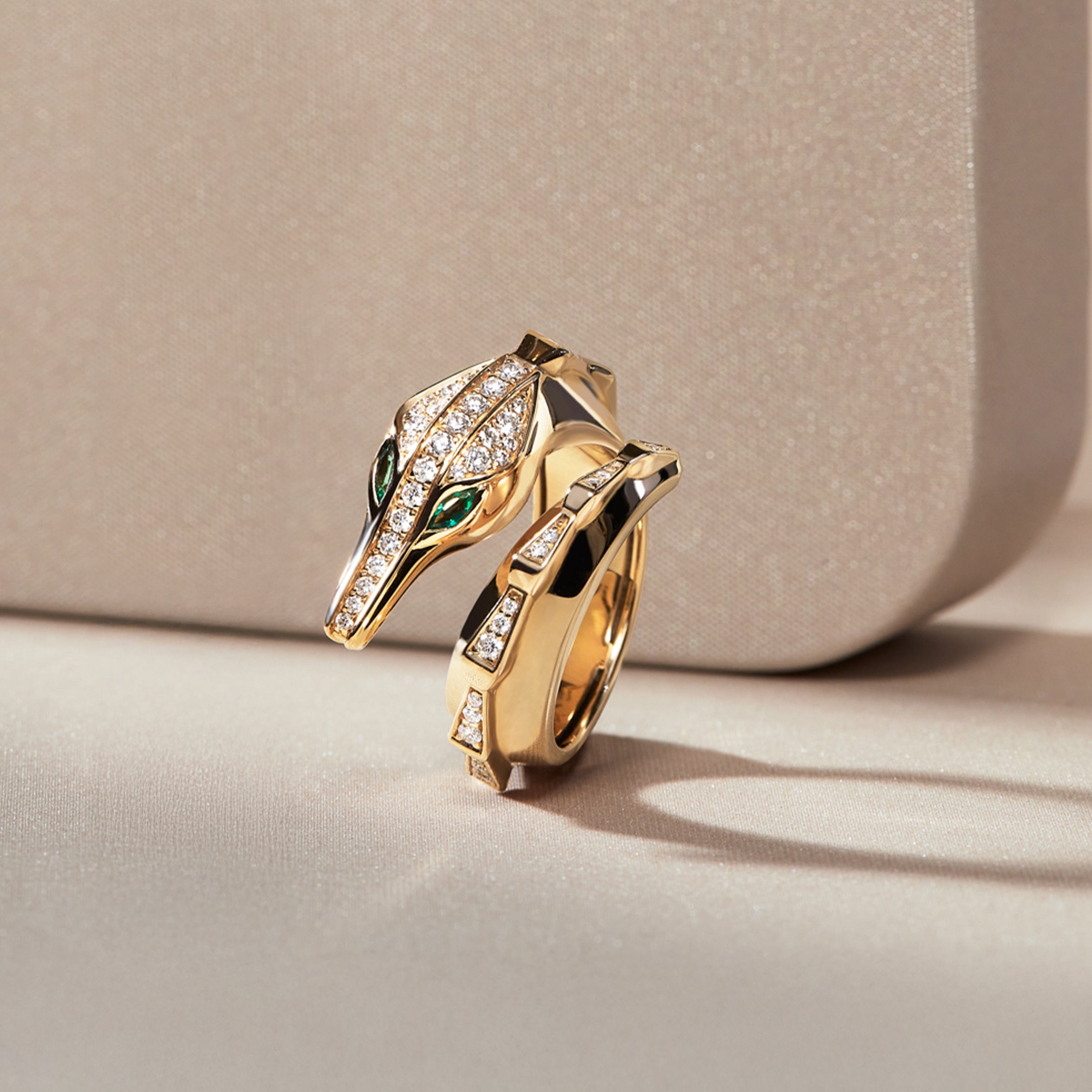 SPIKE SIGNATURE CROCO HALF PAVE DIAMOND RING YELLOW GOLD