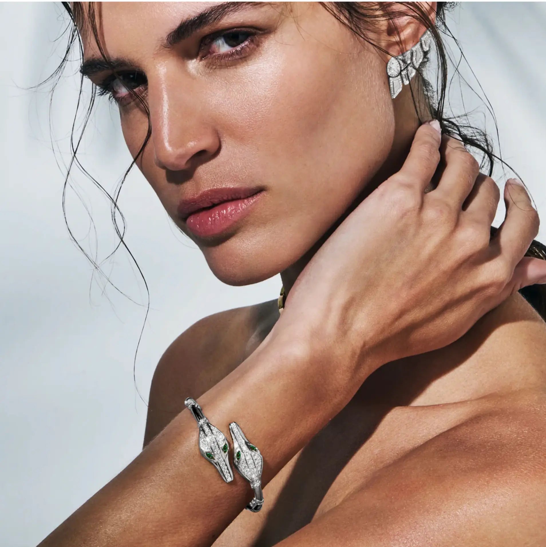 CARESSE DE CROCO DOUBLE HEAD DIAMOND BRACELET WHITE GOLD