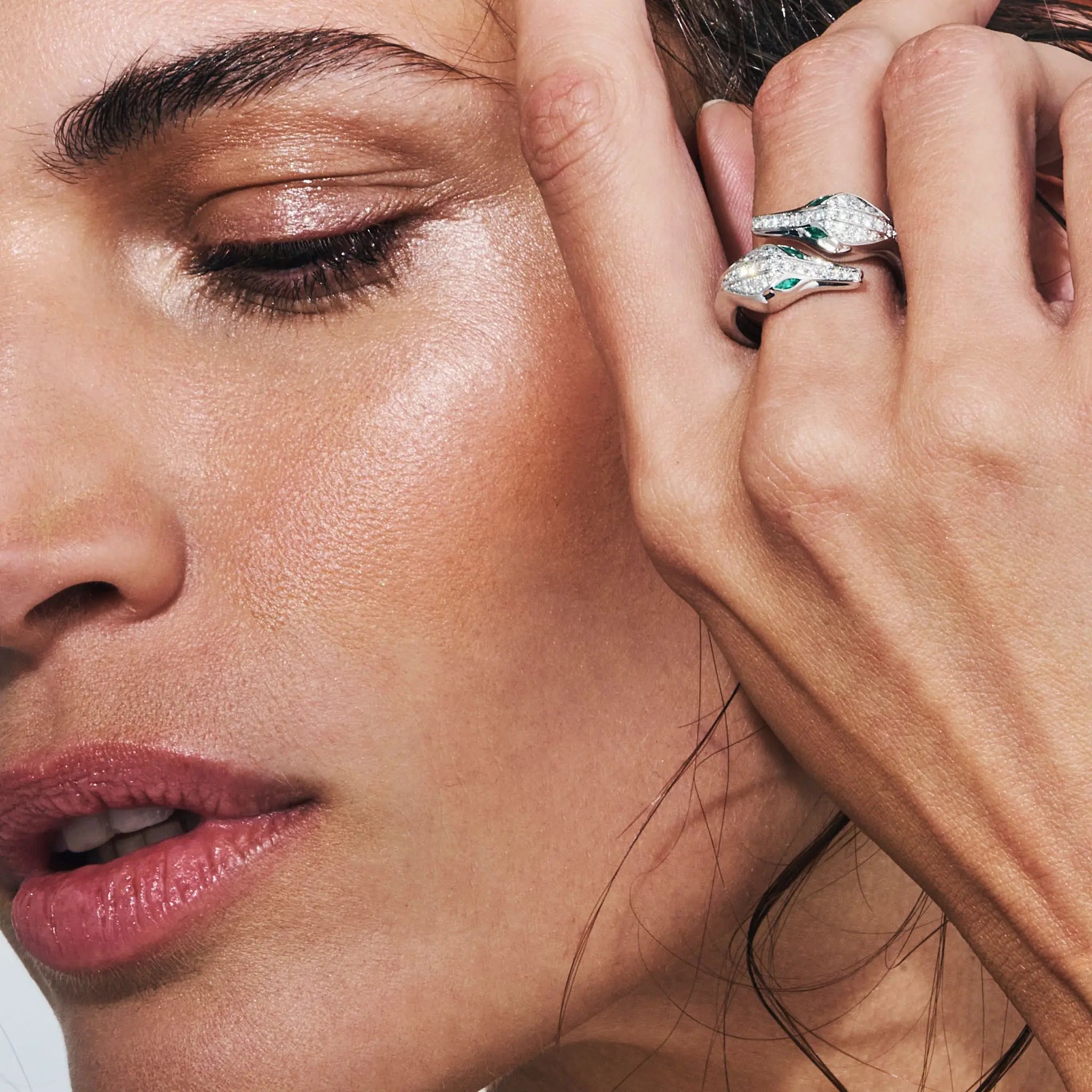 CARESSE DE CROCO DOUBLE HEAD FULL PAVE DIAMOND RING WHITE GOLD