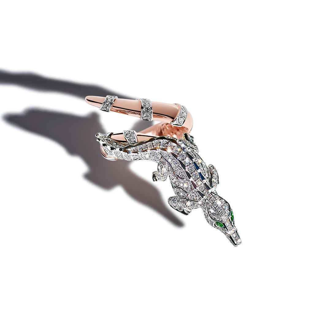 CARESSE DE CROCO CONTRARIÉ FULL PAVE DIAMOND CROCODILE RING, ROSE AND WHITE GOLD