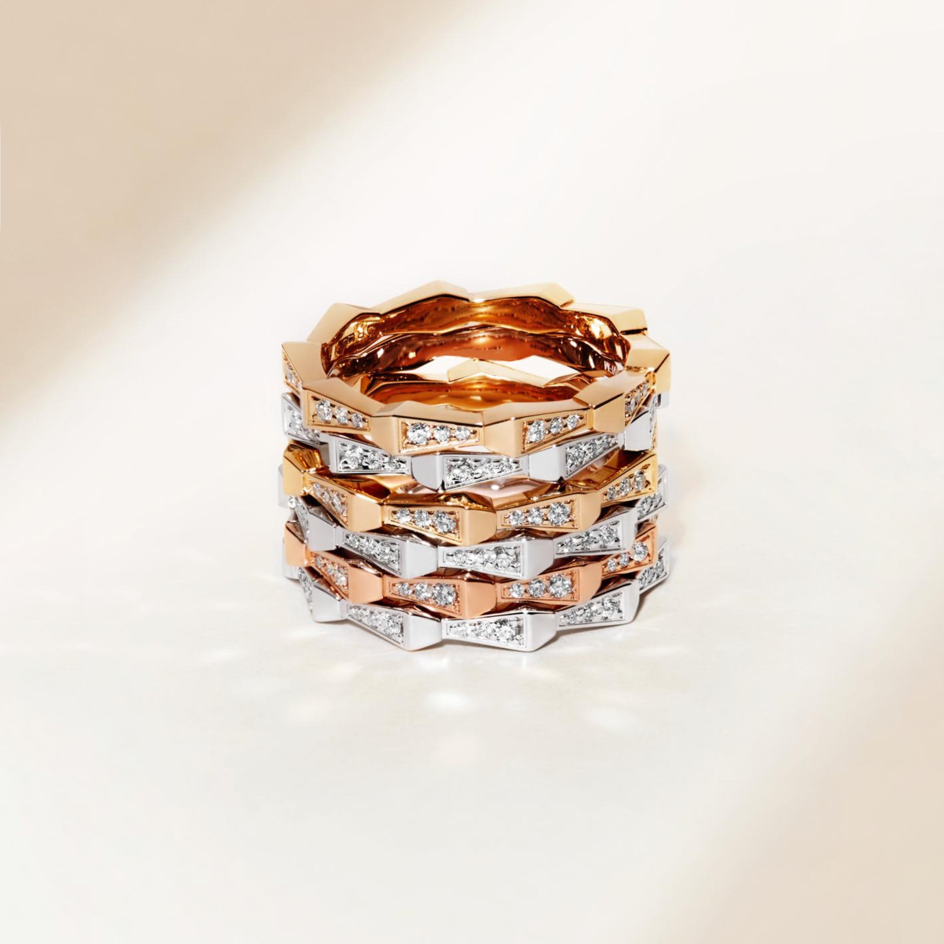 SPIKE 1 ROW FULL PAVE DIAMOND BAND YELLOW GOLD