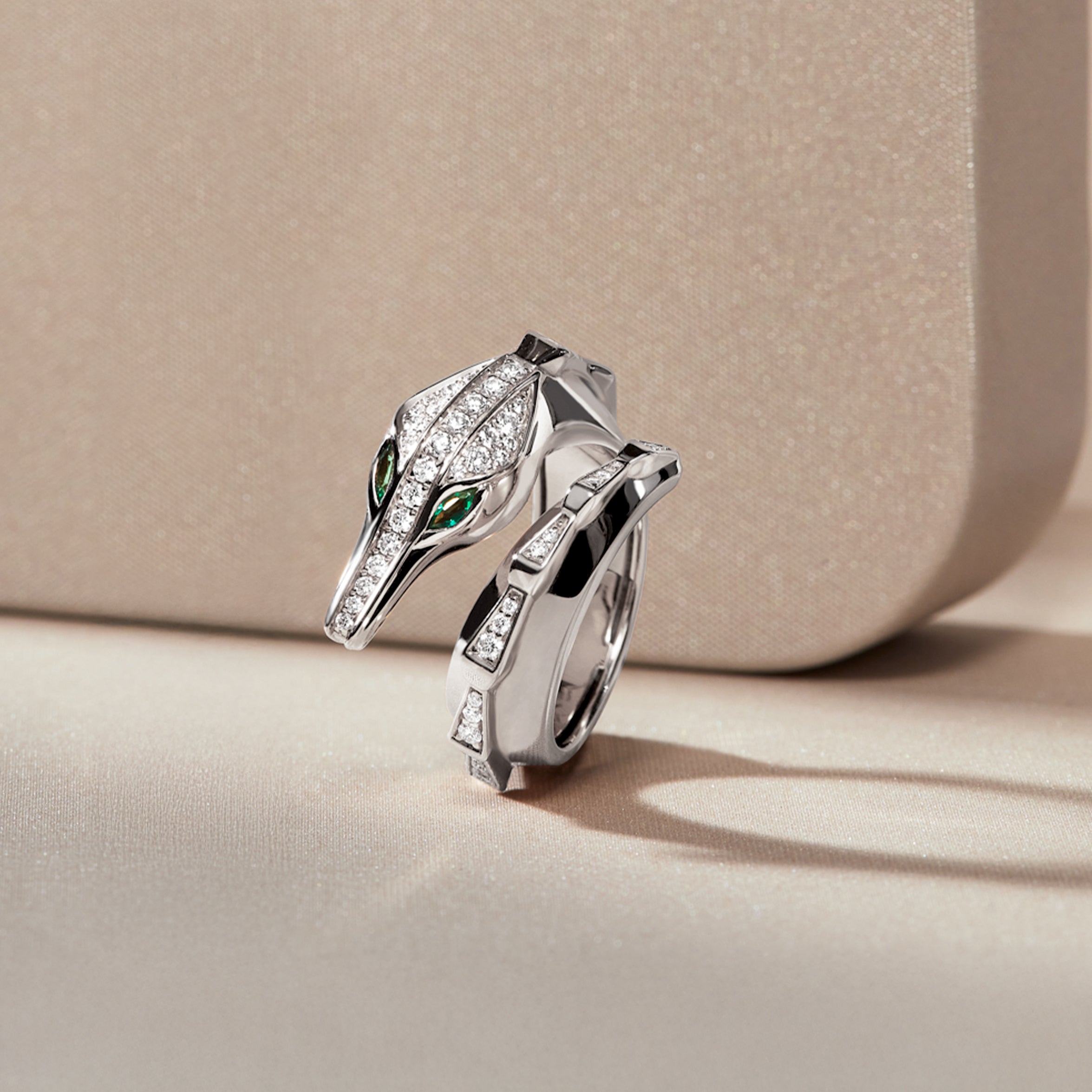 SPIKE SIGNATURE CROCO HALF PAVE DIAMOND RING WHITE GOLD
